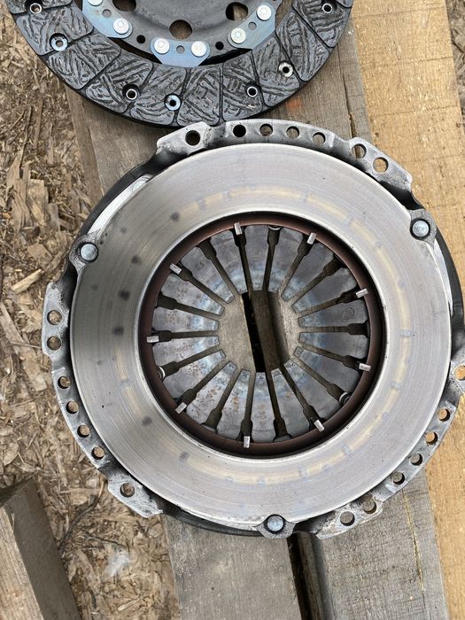 Маховик/съеденител/ за Toyota Avensis 2.0D4D/116kc