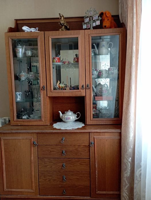 Продам сервант. Беларусь.