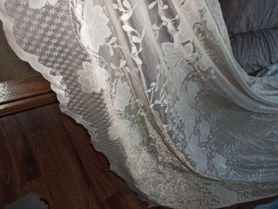 Продам тюль красивую.