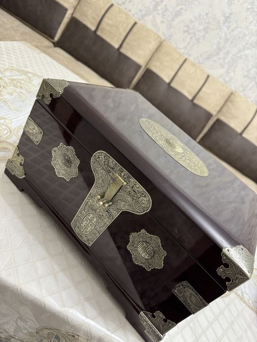 Продаю корейский сундучок антиквар