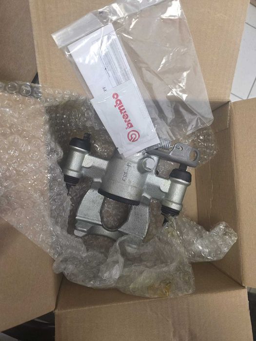 Etrier NOU stanga spate ORIGINAL pentru Opel Movano/Renault Master