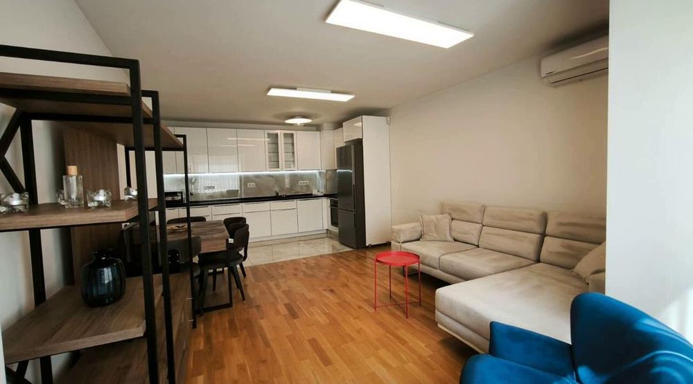 Дава се под наем Тристаен апартамент в София, Банишора - 103 кв.м за 1000 € - Снимка #1