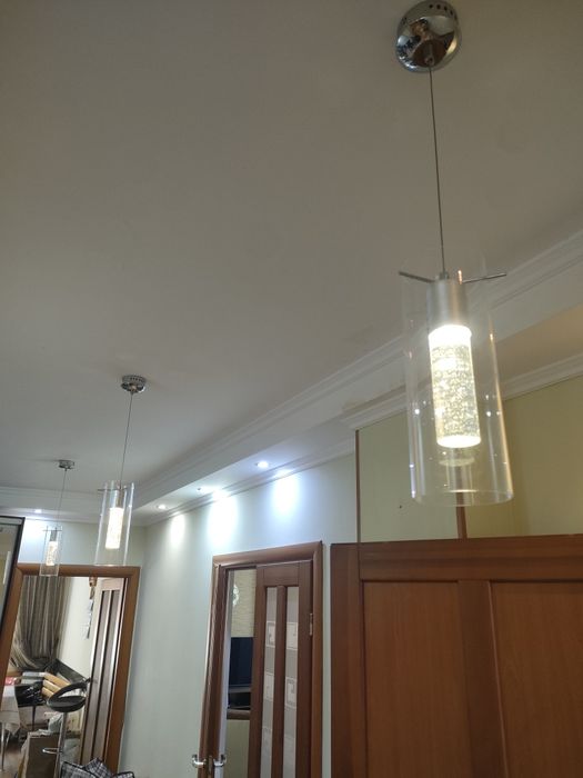 Продам светильники и люстры очень дёшево