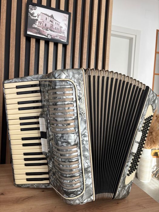 Acordeon nemtesc cu 80 de basi impecabik