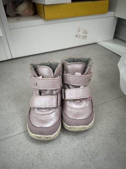 Продам детскую обувь