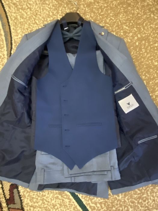 Костюм продам