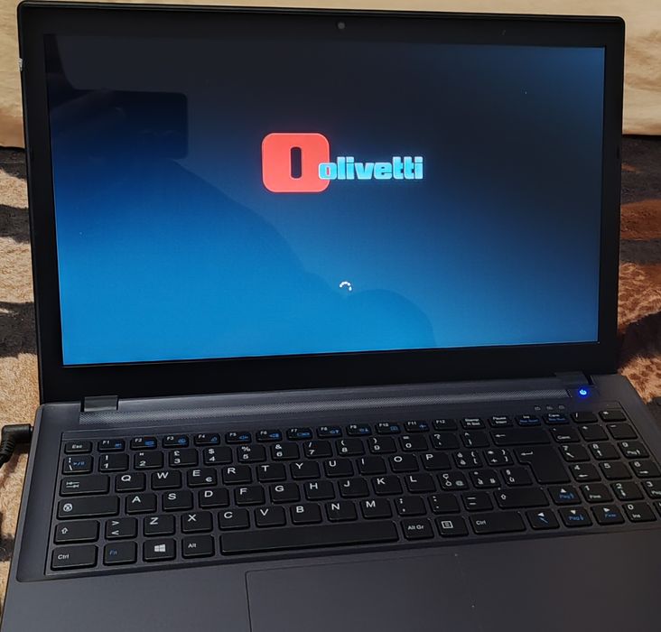 Laptop Olivetti Olibook P55B – stare foarte bună, aproape nou