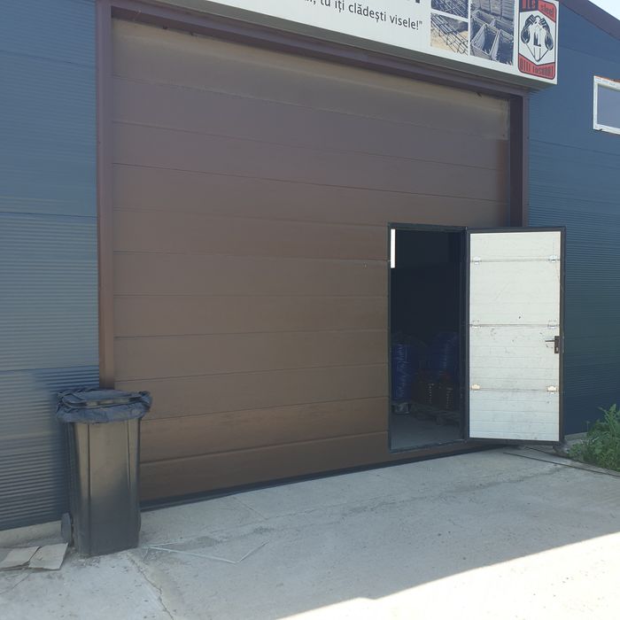 Usa garaj sectionala pentru  hale.