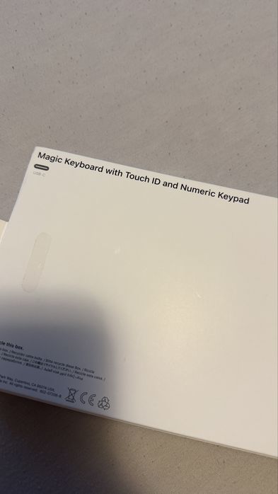 Magic Keyboard cu Touch ID si Keypad Layout US - Negru