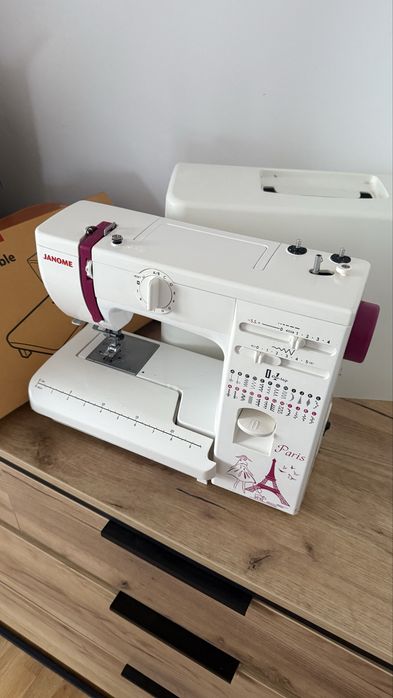Продам швейную машину Janome, полный комплект
