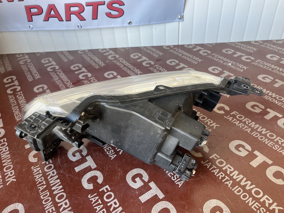 2 броя ляв и 1 брой десен фар Suzuki Ignis 3 2016-