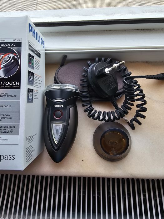 Aparat de ras electric Philips