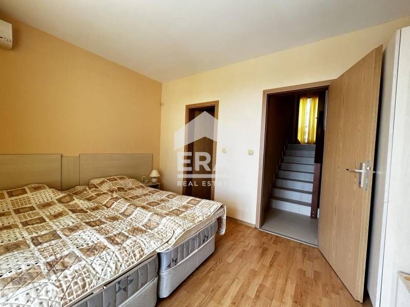 Триетажна обзаведена къща за продажба, в затворен тип комплекс, с. Рог