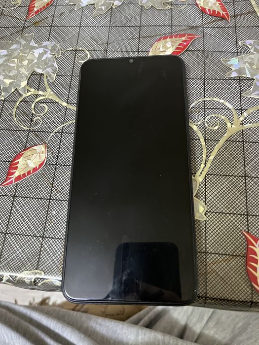 продам телефон POCO M5