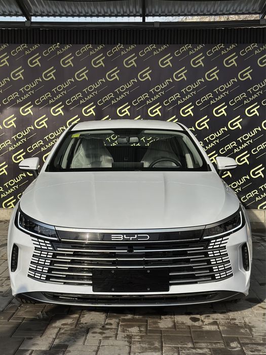 Новая машина в автосалоне