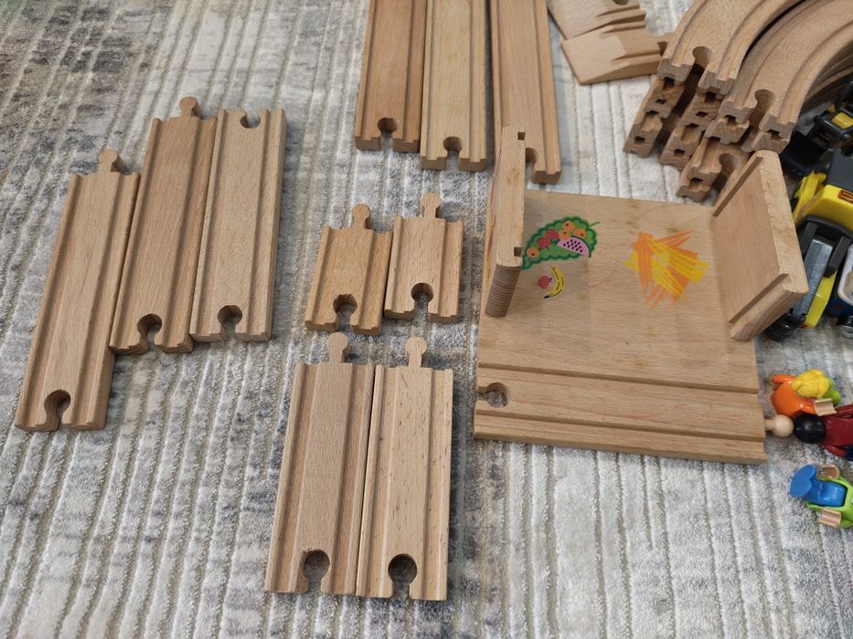 Дървено релси и влакче Brio и Playtive