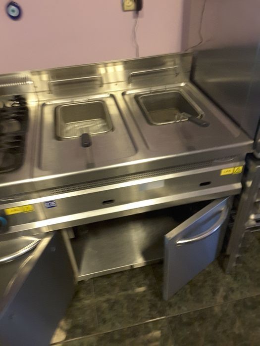 Fripteuza / fripteoza gaz  2×15 litri / hota / motor 2700mc/h