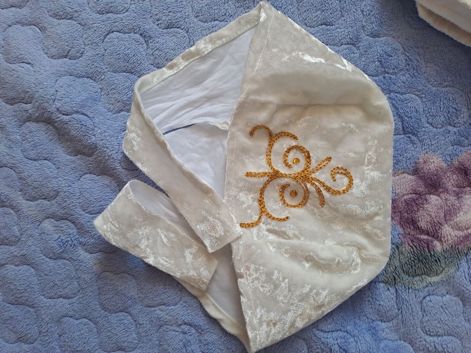 Продам костюм на годик