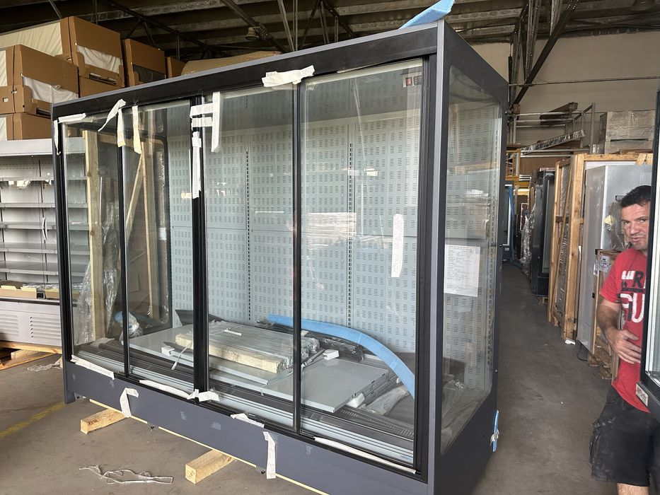 Vitrina verticala 292 cm / Usi glisante / Agregat extern