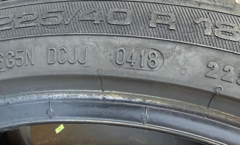 2бр 225/40/18 на 6мм с 18дот  Унироял