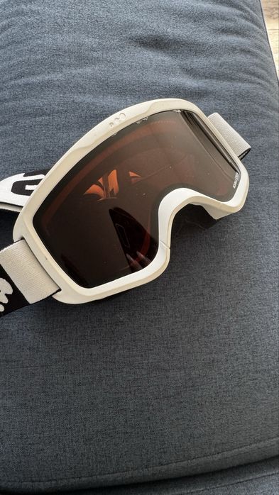 Дамска каска за ски Uvex, 51-55 + очила