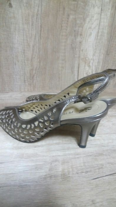 Новые немецкие кожаные босоножки Peter Kaiser