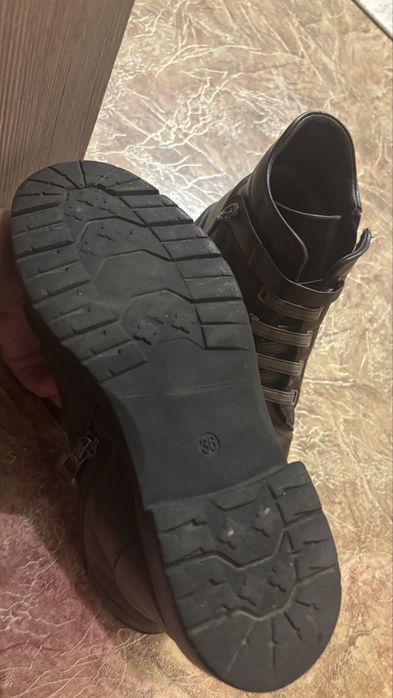 Отдам даром обувь