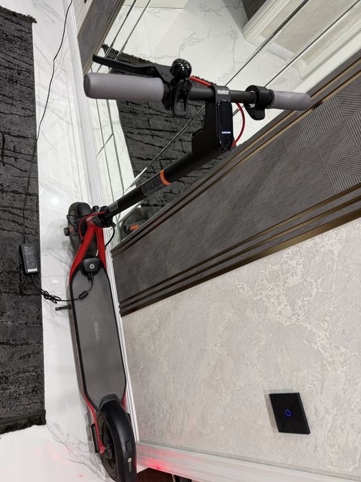 Продам самокат Ninebot Kickscooter D38U