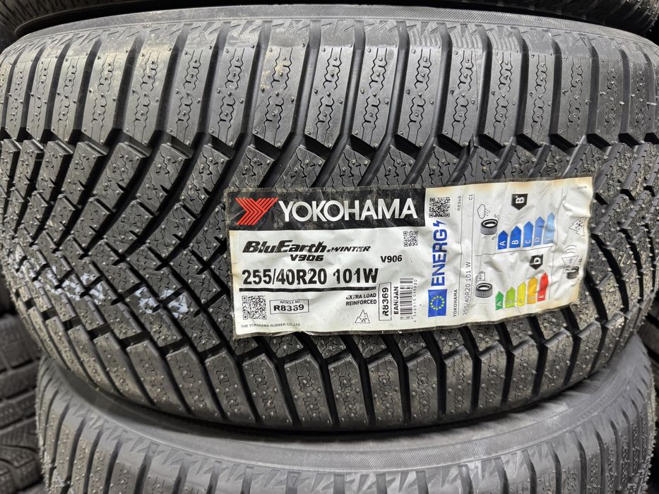 255 40 20 Anvelope de iarna Noi Yokohama V906