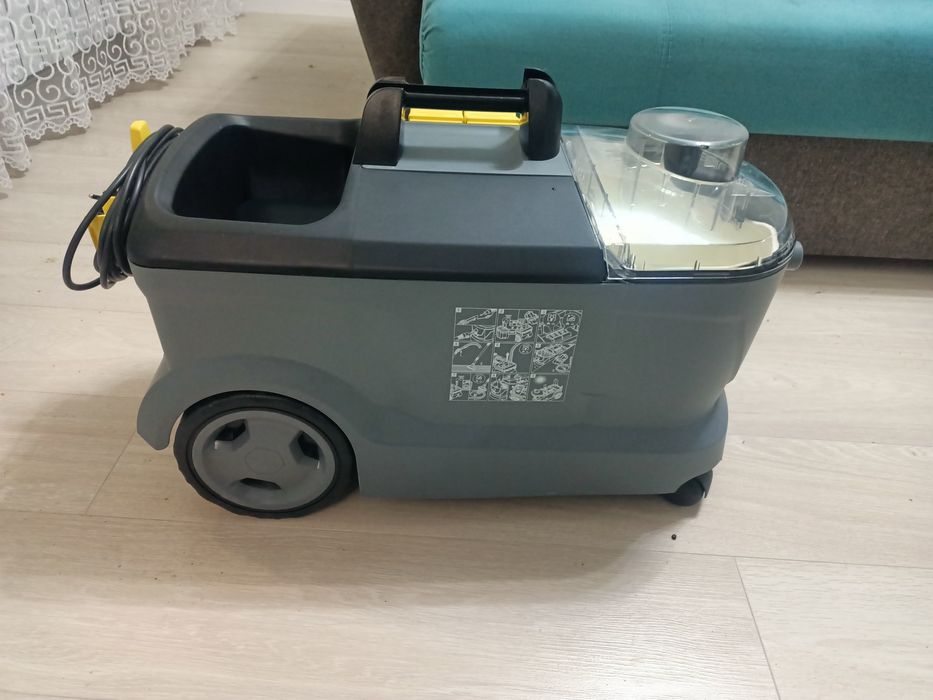 Продам моюши пылесос "KARCHER" puzzi 10/1