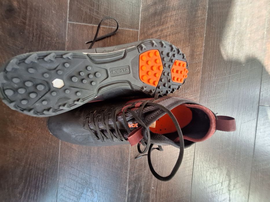 Ghete fotbal marimea 43,