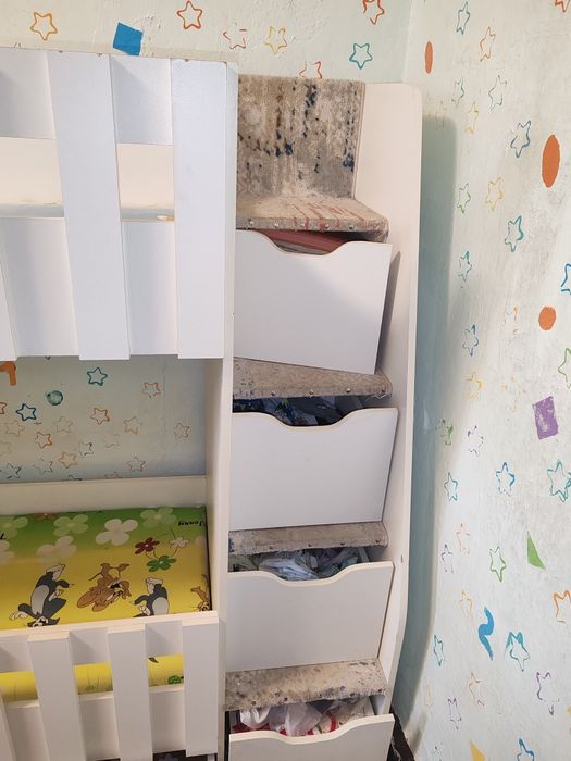 Двухъярусная кровать