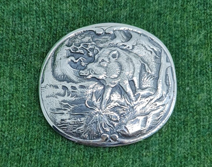 Podoabă de vânătoare din argint masiv unicat scenă cu mistreț