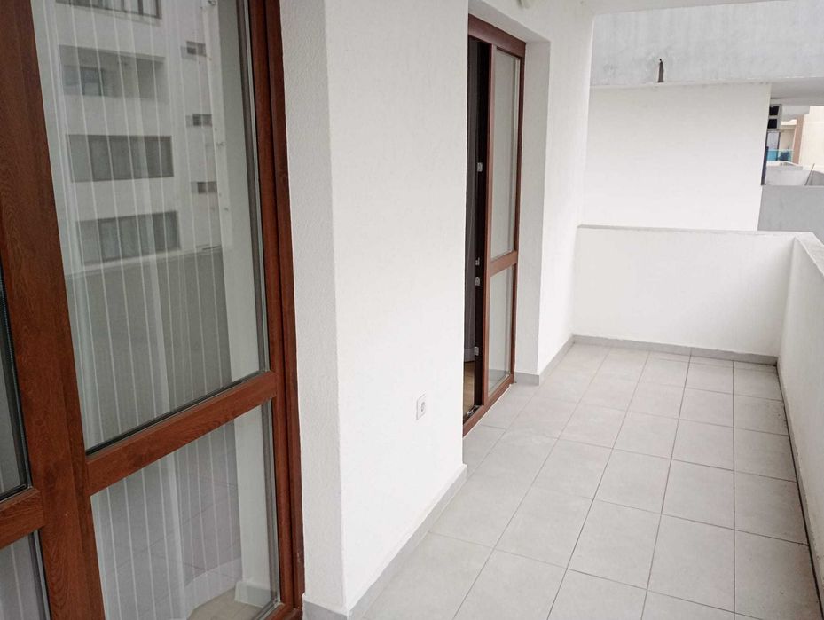 Apartament 3 camere 84 mp utili + 20 mp terase Et 2  zona D-na Stanca.