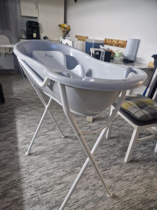 Vand vanită cu suport din metal