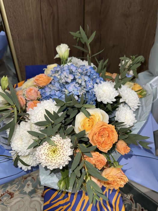 Яркий саежий букет