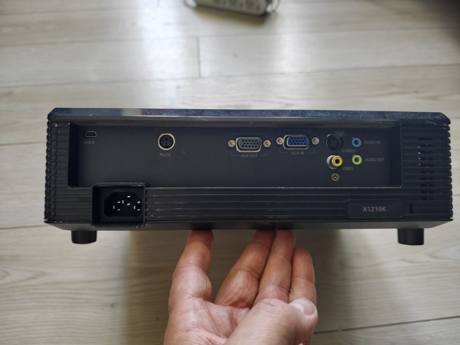 Proiector Acer  cu cablu VGA a fost folosit foarte puțin în sala de co
