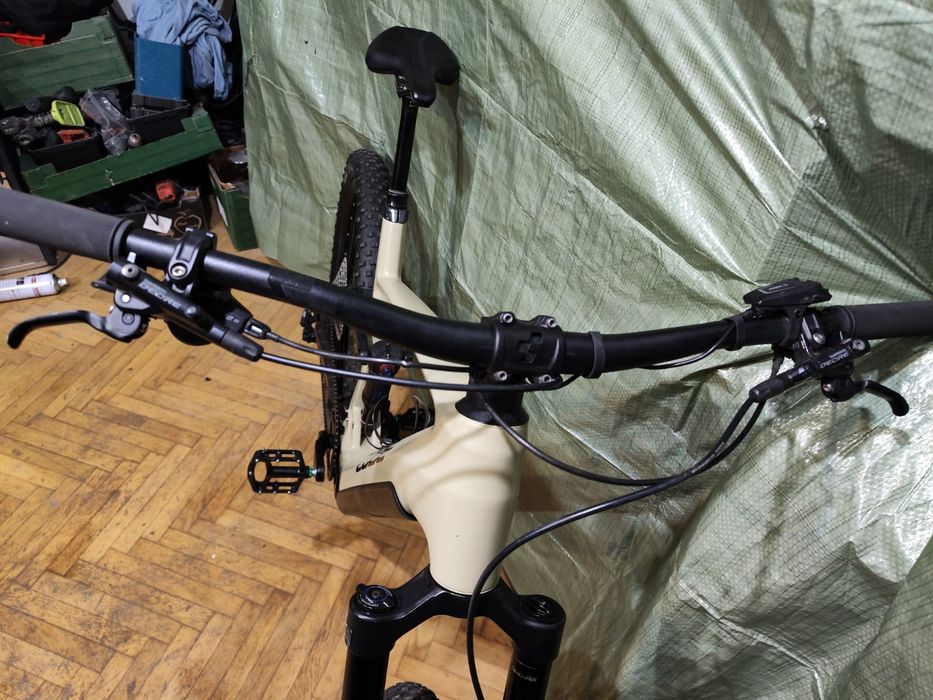 Cube stereo carbon 750w