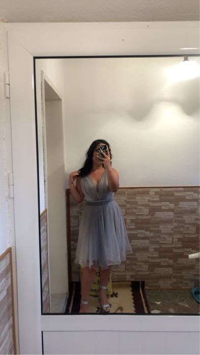 Официална къса рокля с блястящи частици