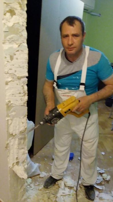 Execut  , Amenajări ,  interioare