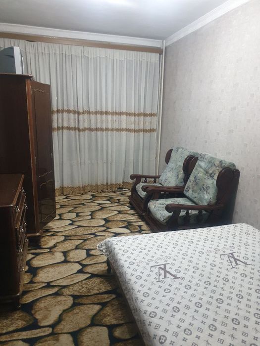 Продам  срочно квартиру район Юнус Абад 11 кВ 2х комнатная 64 кв.м