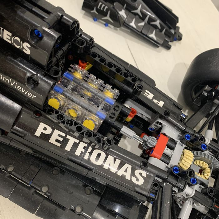 Конструктор Болид Формулы 1 в собранном виде