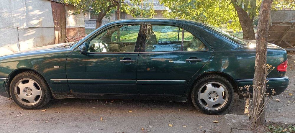 Продавам автомобил Mercedes-Benz E290 Turdodiesel W210 1998г. автоматик.