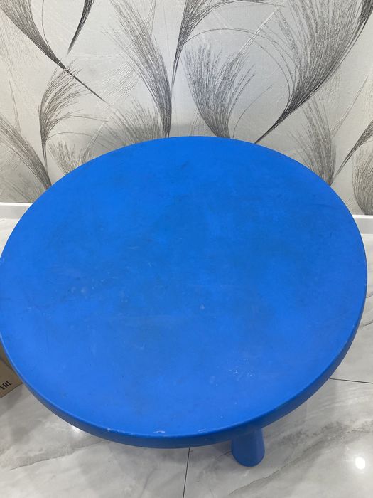 Продам стол Икеа с 2 стульями