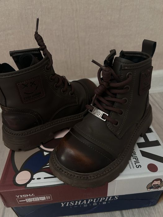 Продам сапоги с элеменами стертасти