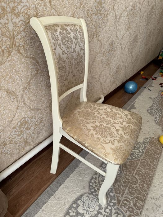 Продам стол и стулья