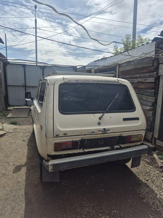 Продам ниву 2121