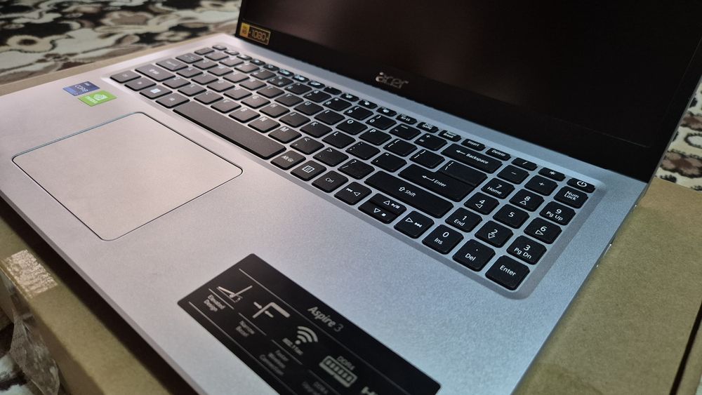 Acer core I 7 sotiladi