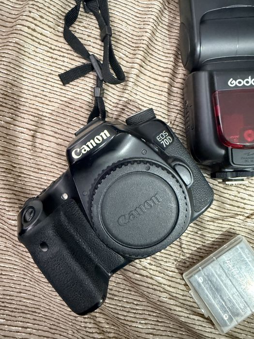 Kit foto complet Canon 70D + 18-135 + 50mm + 2 blițuri + Manfrotto