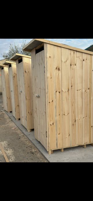 Туалет деревянныий улични